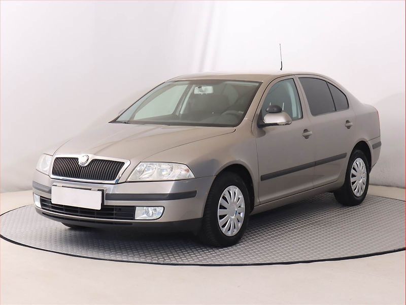 Škoda Octavia (2008) 1.6, Tempomat, Park. senzory - fotka 2 z 14