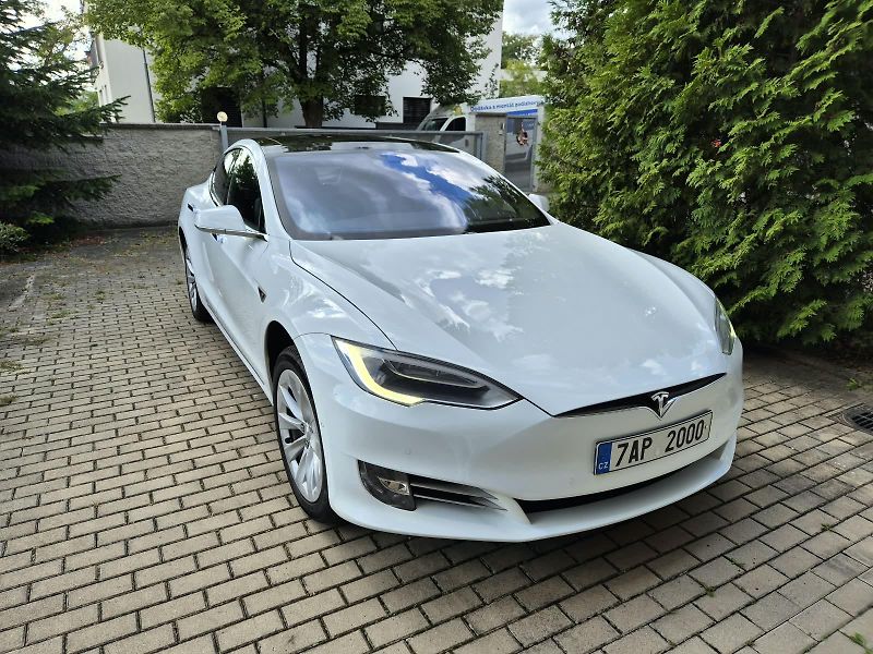 Tesla Model S (2017) 90D AWD Nabíjení zdarma - fotka 9 z 26