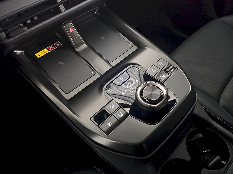 Toyota bZ4X (2026) FACELIFT AWD 343k EXECUTIVE - fotka 28 z 35