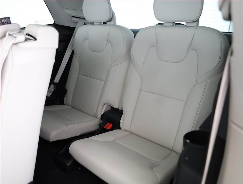 Volvo XC90 (2018) D5 AWD - fotka 19 z 21