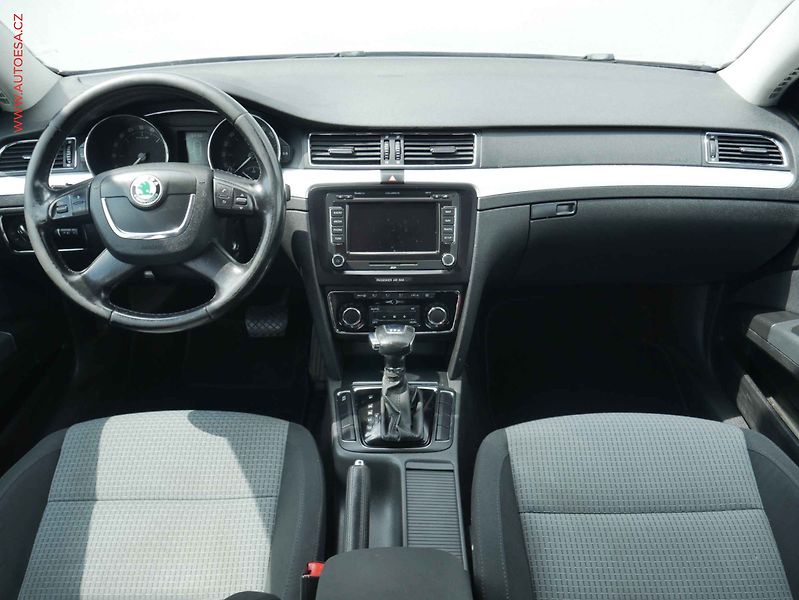 Škoda Superb (2010) 2.0TDi, Ambition, DSG - fotka 8 z 12