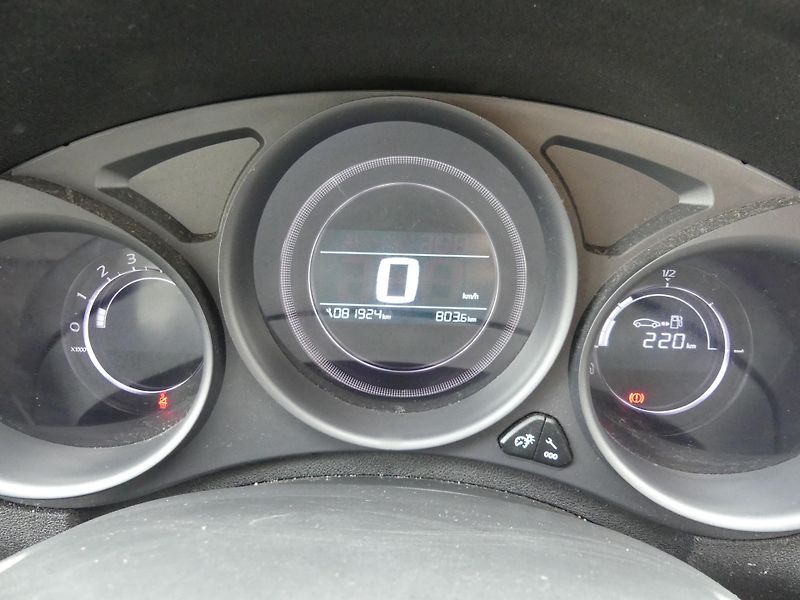 Citroën C4 (2016) 1,2 PureTech 110 MAN5 - fotka 13 z 18