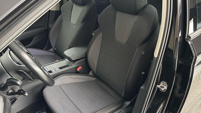 Škoda Octavia 2.0 TDI DSG Ambition Combi - fotka 15 z 23