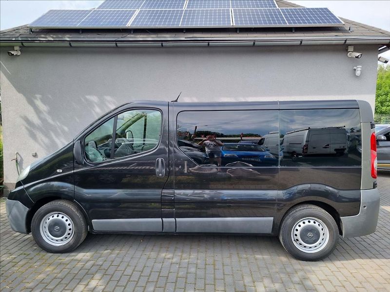Opel Vivaro 2,5 DCi 8 Míst Webasto 2xKlima - fotka 3 z 31