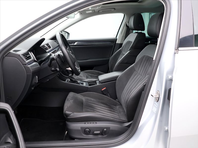 Škoda Superb iV 1,4 TSI 160kW Style DSG DPH - fotka 11 z 35