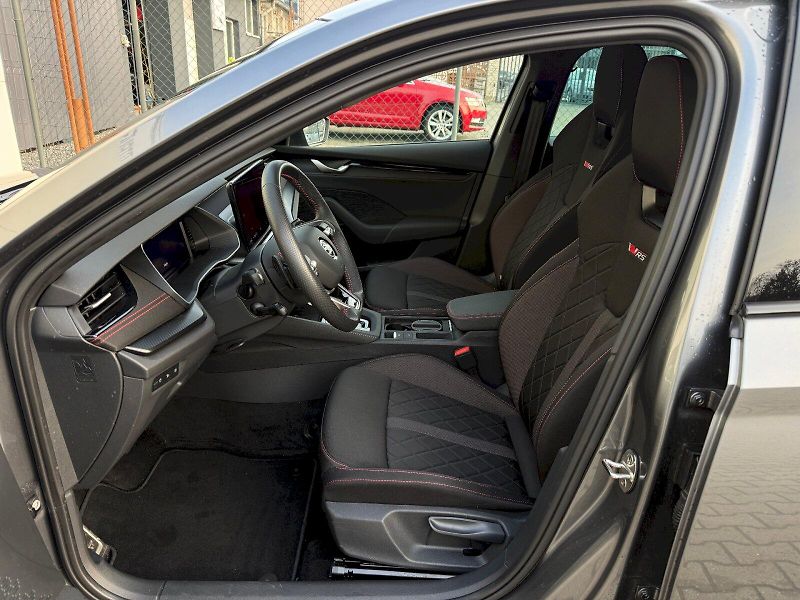 Škoda Octavia (2024) Combi 2.0 TSI 195 kW DSG RS - fotka 11 z 25