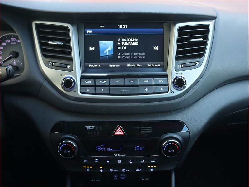 Hyundai Tucson (2016) 1.6 T-GDI, Navi, Bi-Xenony - fotka 12 z 18