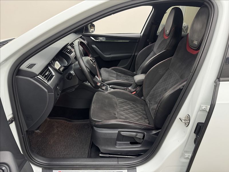 Škoda Octavia 2,0 135kW RS CHALLENGE 1MAJ ČR - fotka 33 z 43