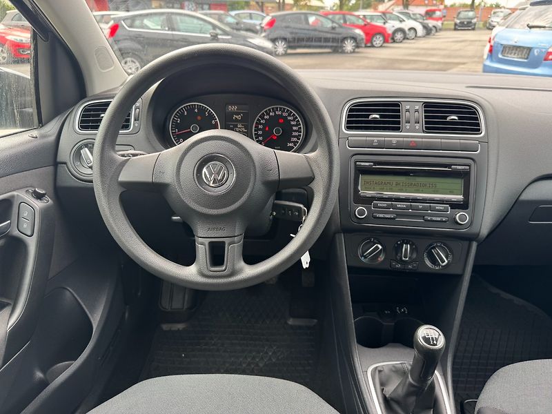 Volkswagen Polo (2011) Comfortline 1,4i 16V 63 Kw - fotka 17 z 28