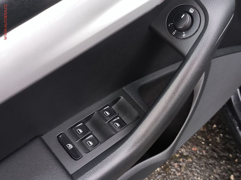 Škoda Octavia (2015) 2.0 TDi, Ambition, DSG, navi - fotka 19 z 21