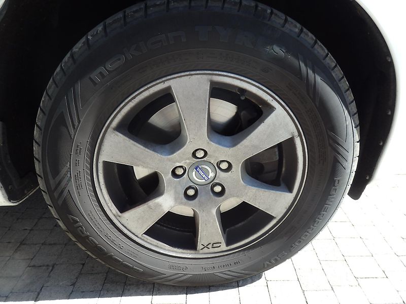 Volvo XC60 2.4 D 158 kW AWD NAVI, ZÁVĚS - fotka 19 z 22