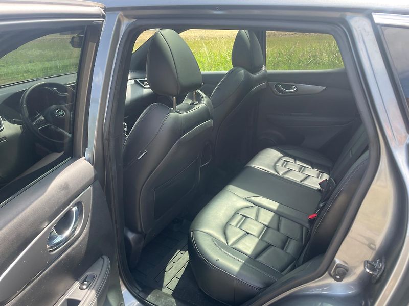 Nissan Qashqai (2017) 1.6DIG-T, Panor, navi - fotka 12 z 20