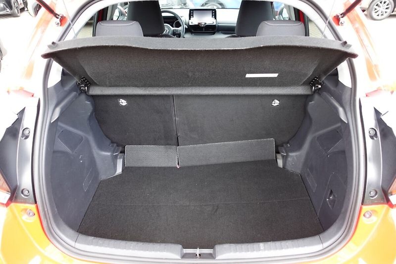 Toyota Yaris 1.5 TNGA 6 MT Comfort Tech Sty - fotka 12 z 25