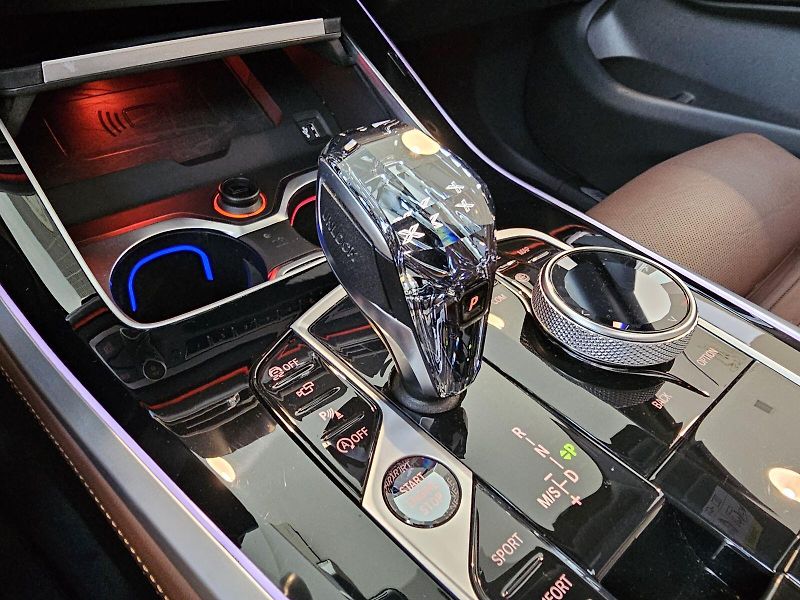 BMW X5 M50i - fotka 19 z 36