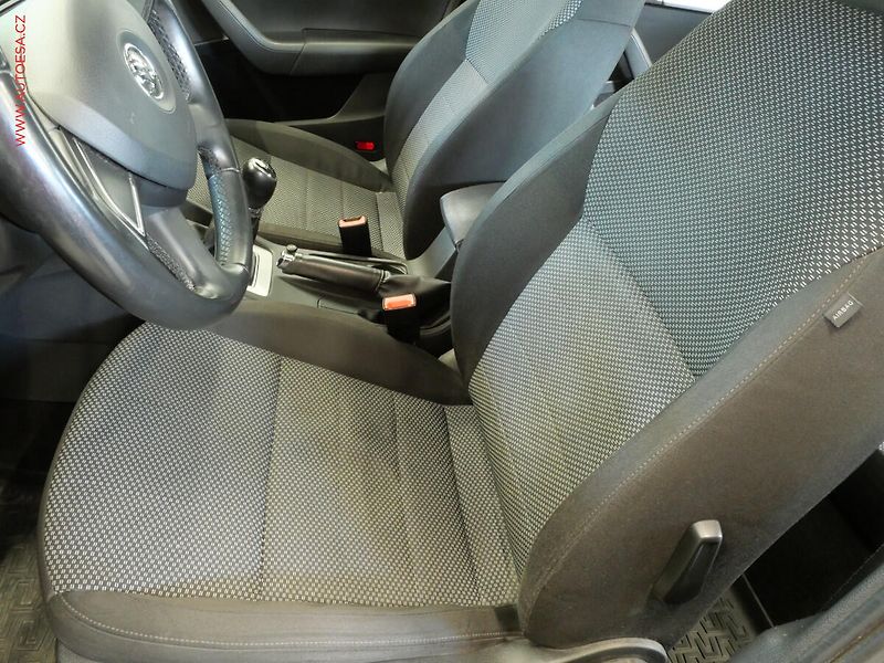 Škoda Octavia (2014) 1.6 TDI, ČR, servis.kniha - fotka 9 z 21