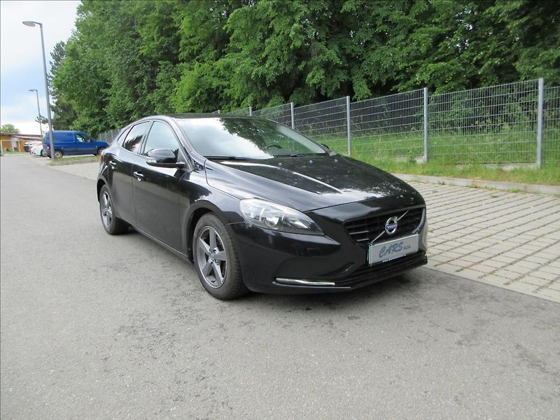 Volvo V40 1,6 D D2, 84Kw, Klima, park.sy - fotka 4 z 28