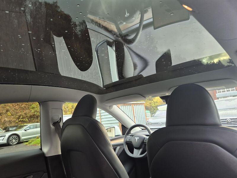 Tesla Model Y LONG RANGE DUAL MOTOR TZ 95,0% - fotka 44 z 49