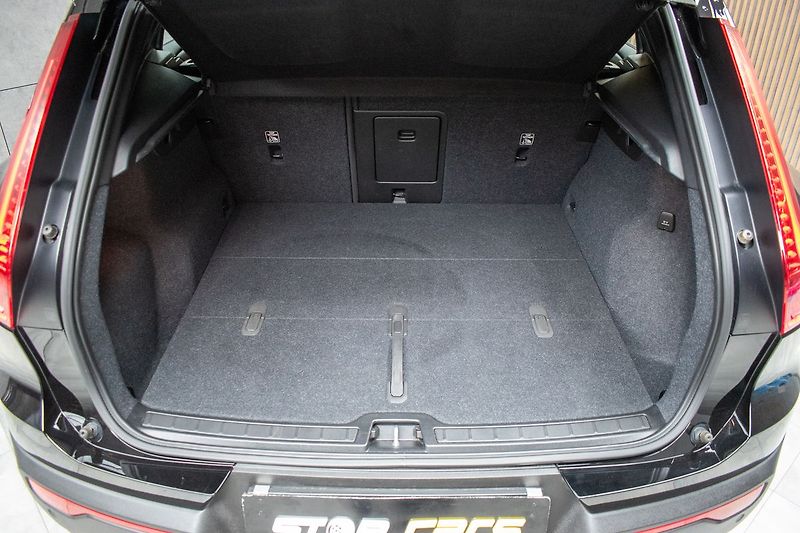Volvo XC40 B4 CORE*145KW*ACC*ČR*DPH*1.MAJ - fotka 36 z 46