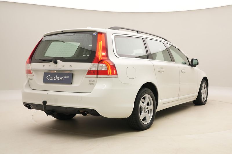Volvo V70 D4 AWD MOMENTUM REZERVACE - fotka 12 z 46
