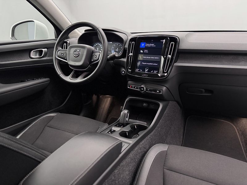 Volvo XC40 T4 AWD MOMENTUM CZ REZERVACE - fotka 20 z 34