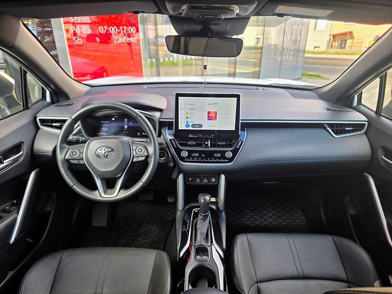 Toyota Corolla 2.0 4x4 Premiere 1. MAJ - fotka 9 z 19