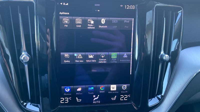 Volvo XC60 MOMENTUM PRO, B4 AWD, 145+10 k - fotka 18 z 30