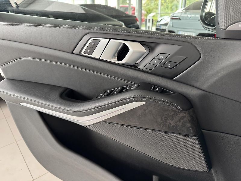 BMW X5 40i xDrive*280kW*Laser*Panoram - fotka 32 z 45
