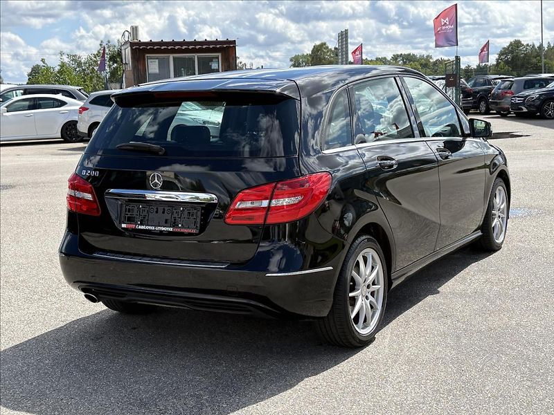 Mercedes-Benz Třídy B 1,6 200i 115kW,Bi-Xen,Kůže,Nav - fotka 2 z 36