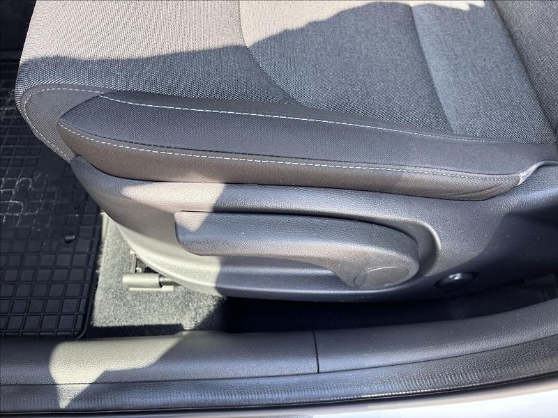 Hyundai i30 1,5 Smart 81kW kombi - fotka 20 z 34