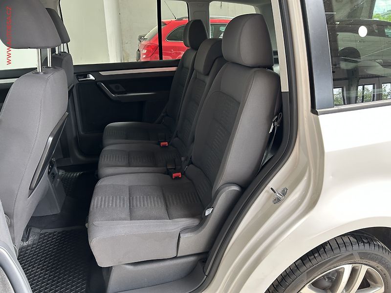 Volkswagen Touran (2010) 1.4 TSi, Highline - fotka 10 z 16