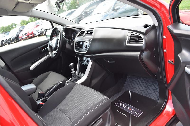 Suzuki SX4 S-Cross 1,6 D 88KW NOVÁ STK TAŽNÉ 4X4 - fotka 20 z 49
