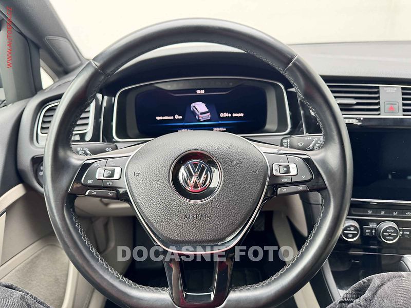 Volkswagen Golf (2018) 1.6TDi, DSG, LED, navi - fotka 15 z 16