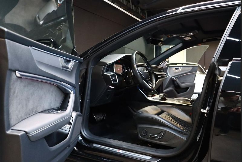 Audi A7 55 TFSI e quattro Matrix B&O - fotka 11 z 26