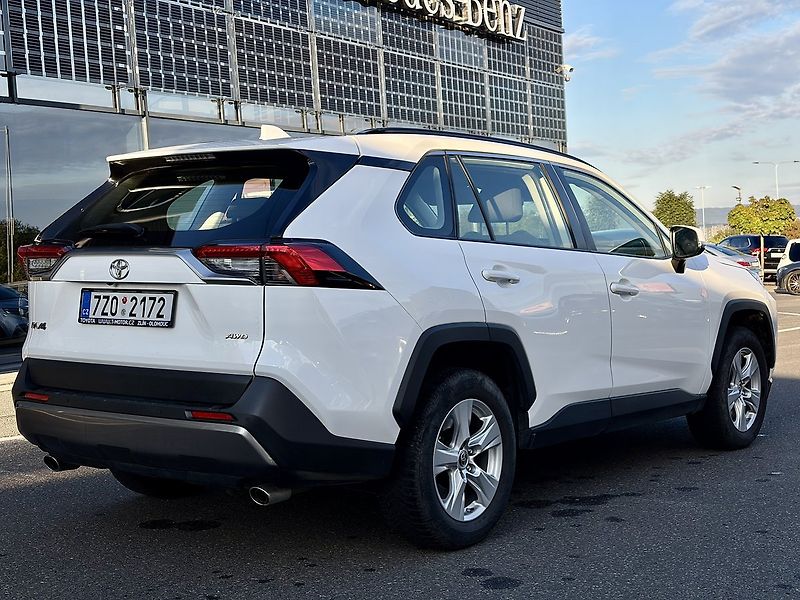 Toyota RAV4 2,0 AWD Comfort - fotka 8 z 27