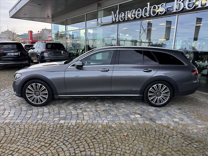 Mercedes-Benz Třídy E E 220d 4M All-terrain - fotka 3 z 33