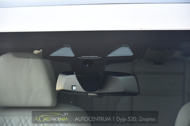 BMW Řada 5 520d - fotka 52 z 58