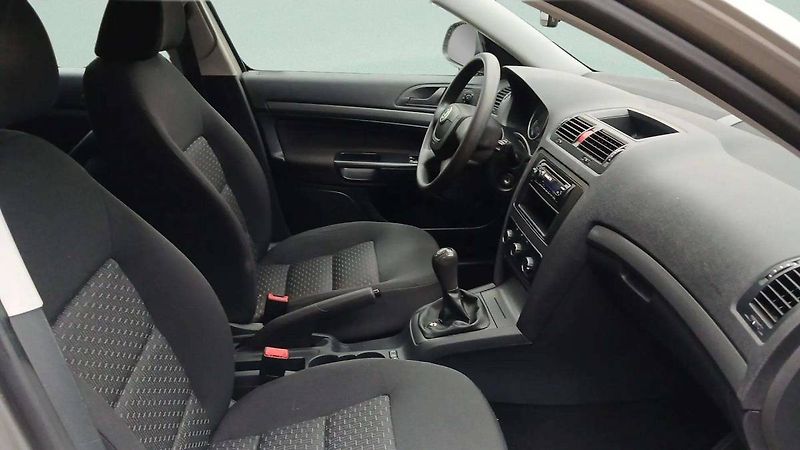 Škoda Octavia Tour 1.6MPI MT5 - fotka 25 z 33