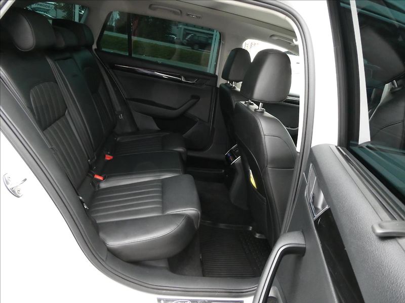 Škoda Superb 2,0 TDI 140kW 4x4 DSG Laurin&K - fotka 33 z 56
