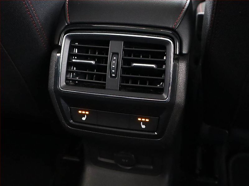 Škoda Karoq (2019) Style 1.5 TSI, Automat, Navi - fotka 22 z 24