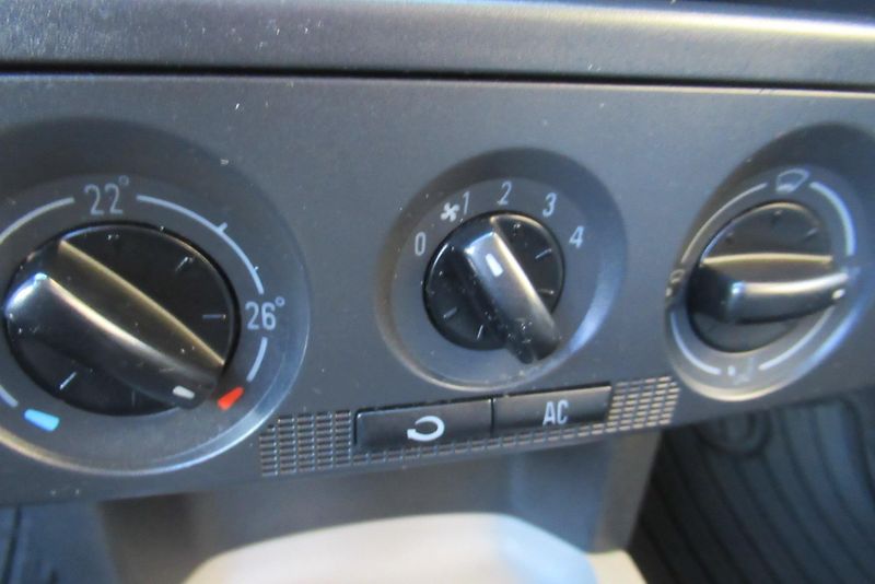 Škoda Fabia 1.4i KLIMA SADA KOL - fotka 12 z 32
