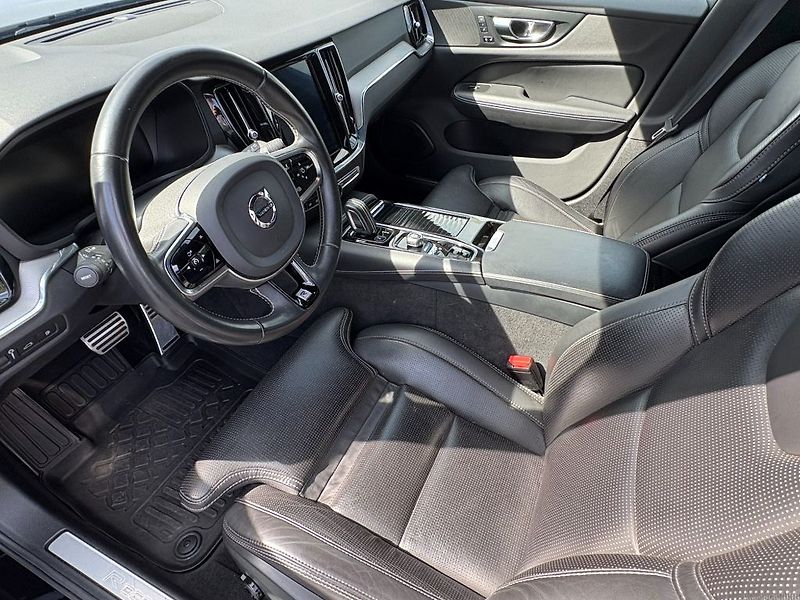 Volvo V60 R-design T6 228kW - fotka 16 z 27