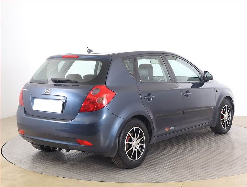 Kia Ceed (2008) 1.4 CVVT, Serv.kniha - fotka 5 z 15