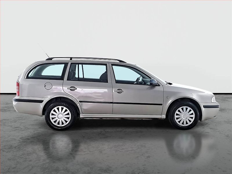 Škoda Octavia (2010) 1.6, ČR,1.maj, jezdí výborně - fotka 6 z 14