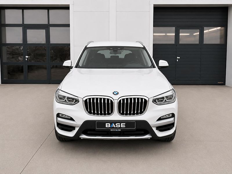 BMW X3 xDrive30d Model X-Line - fotka 2 z 27