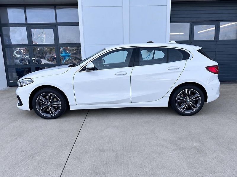BMW Řada 1 118i Model Sport Line - fotka 3 z 23