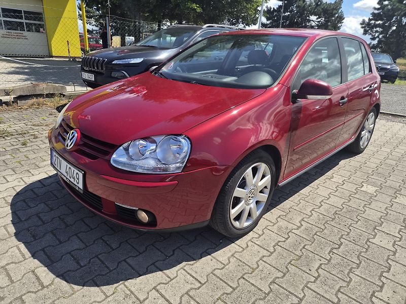 Volkswagen Golf 1,6 FSI automat - fotka 1 z 10