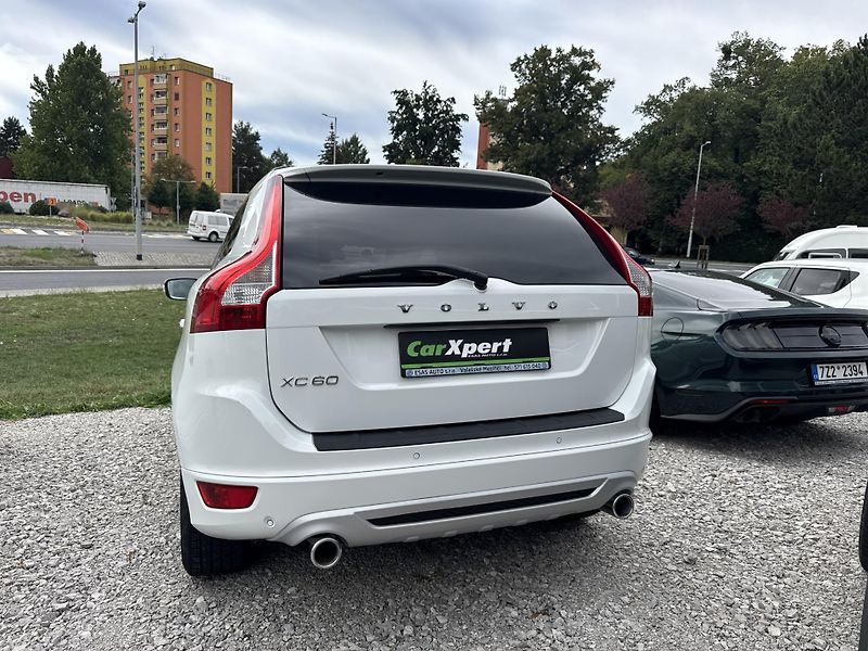 Volvo XC60 2,4 D3 R-DESIGN AWD AT - fotka 8 z 24