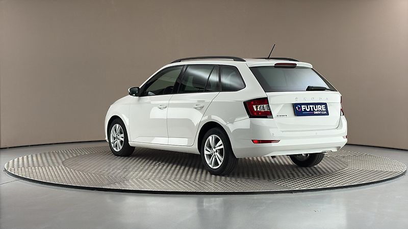 Škoda Fabia 1.0 TSI Ambition Combi - fotka 2 z 24
