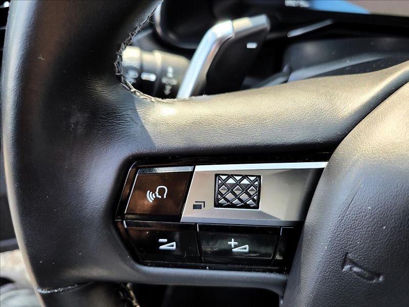DS Automobiles DS7 Crossback 1,6 Louvre PHEV,4x4,kůže,LED - fotka 19 z 41