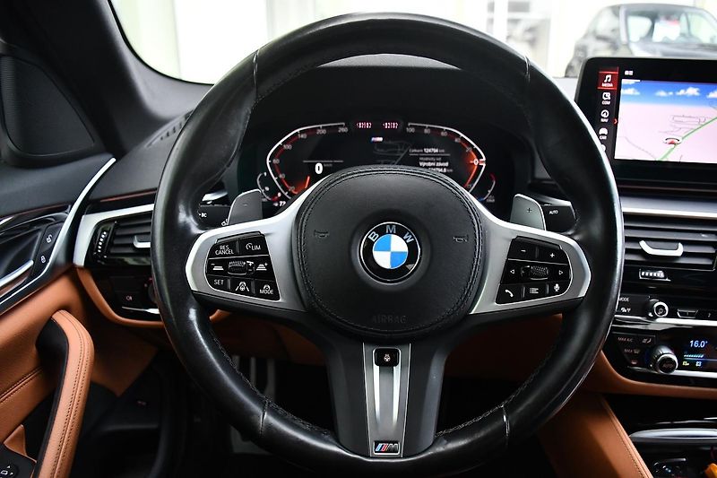 BMW Řada 5 530d xDrive M-SPORT K360 ČR 1M - fotka 21 z 40